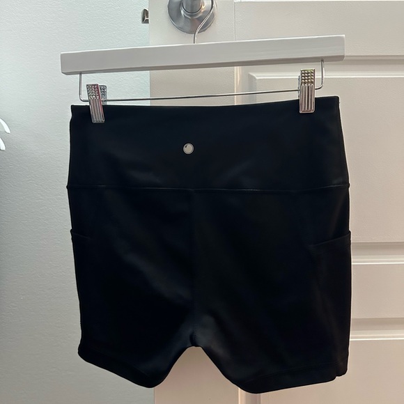 🩷3 for $20🩷Black Athletic Shorts With Pockets. Size Medium. - Picture 2 of 2
